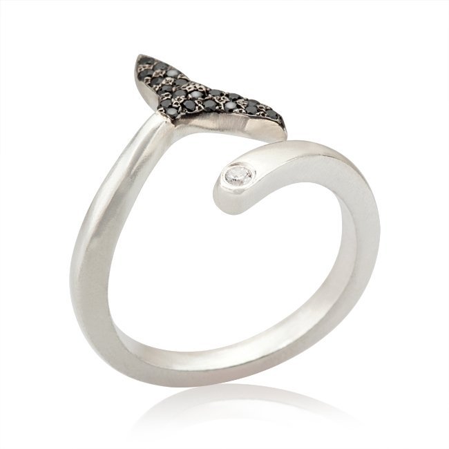 Black zircons whale tail ring